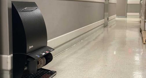 Shoe shine amenity for hotels